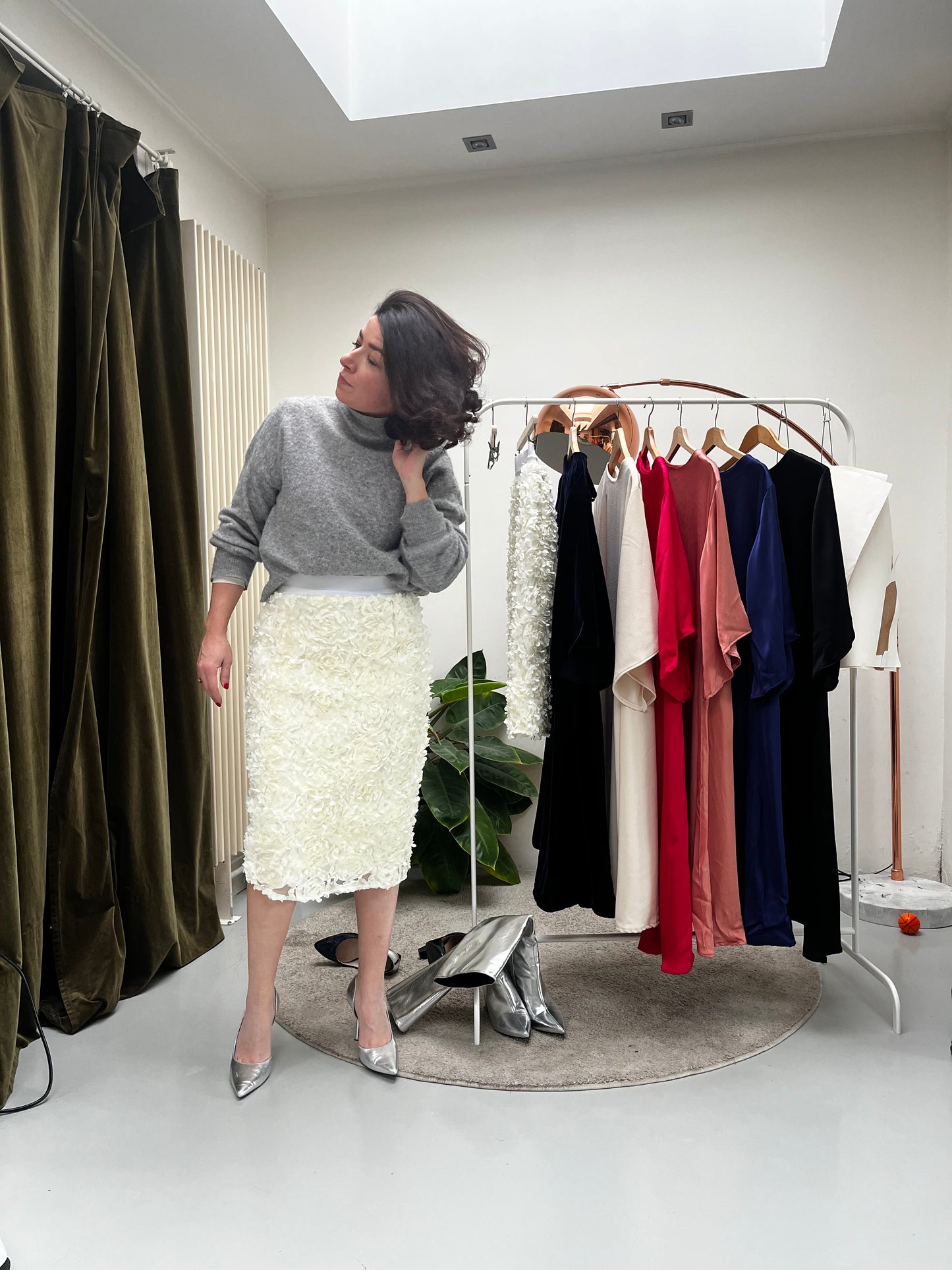 CHPTR VII - The White Pencil Skirt