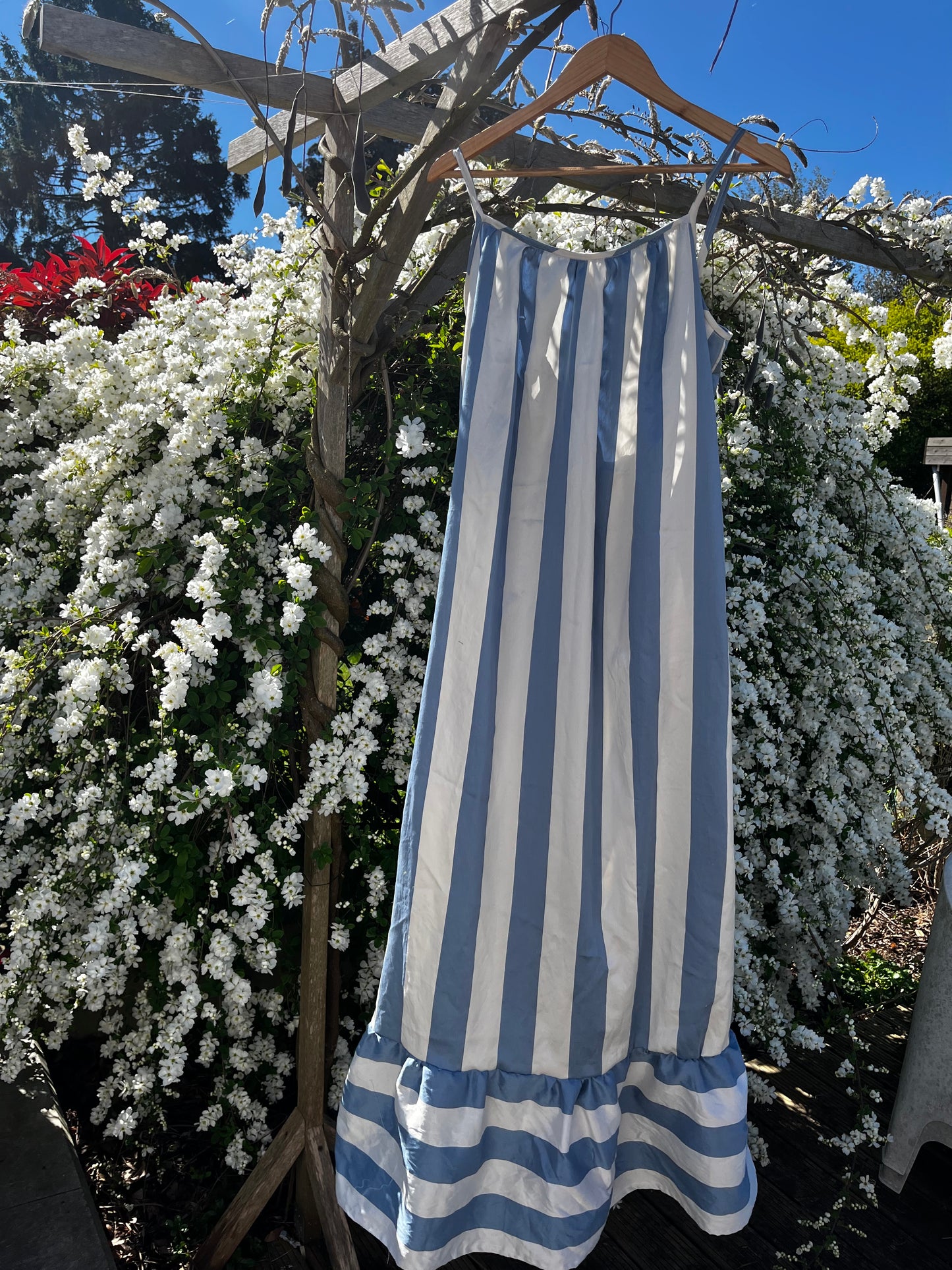 CHPTR V - Maxi Open Back Dress - The light blue & white one