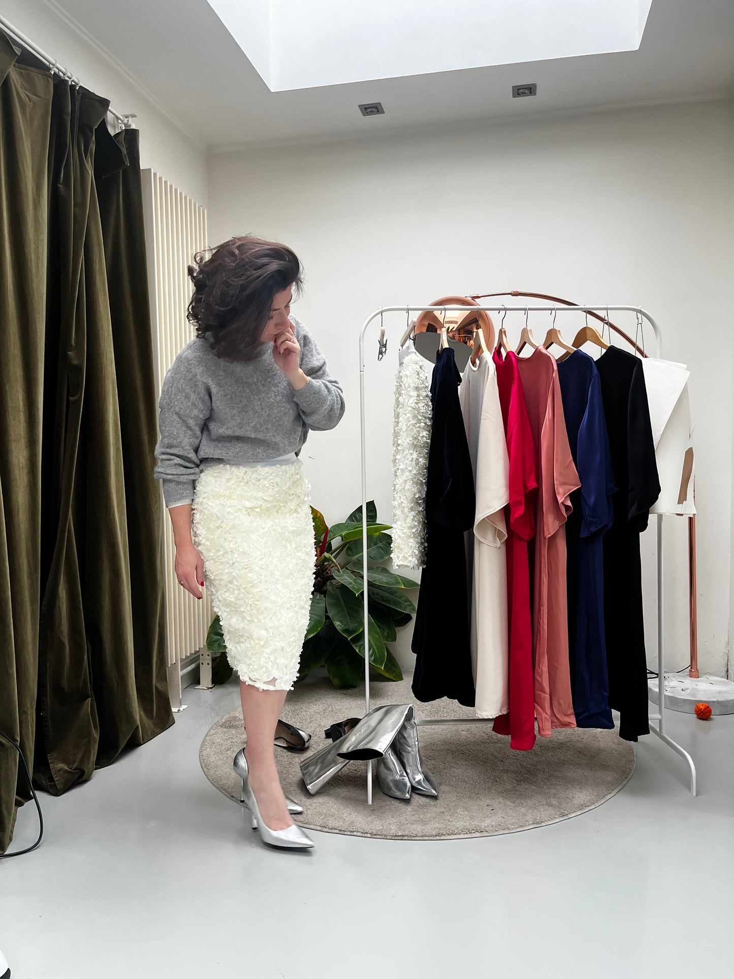 CHPTR VII - The White Pencil Skirt